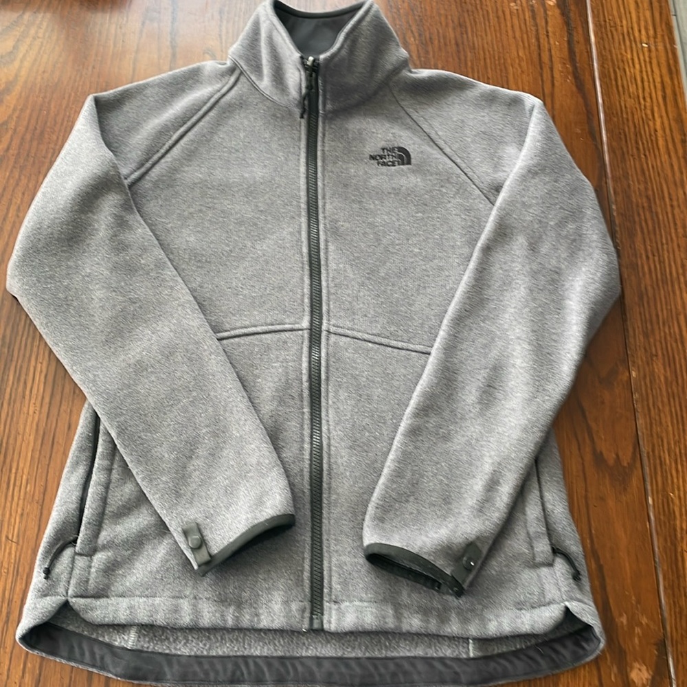 Women’s size medium north face grey  zip jackets Excellent condition.